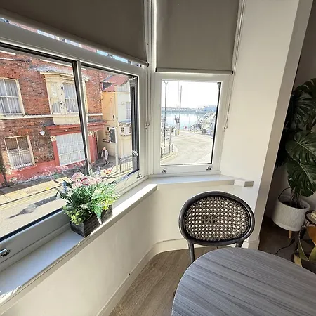 Merchants Quarters - Berkano - Stunning Apartment - Harbour And Sea Views - Free Roof Top Terrace With Sea And Harbour View And Central Location To Beaches Amenities Restaurants And Harbour *