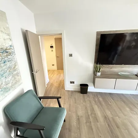 Merchants Quarters - Berkano - Stunning Apartment - Harbour And Sea Views - Free Roof Top Terrace With Sea And Harbour View And Central Location To Beaches Amenities Restaurants And Harbour *