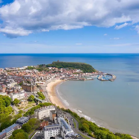 Merchants Quarters - Berkano - Stunning Apartment - Harbour And Sea Views - Free Roof Top Terrace With Sea And Harbour View And Central Location To Beaches Amenities Restaurants And Harbour 斯卡伯勒