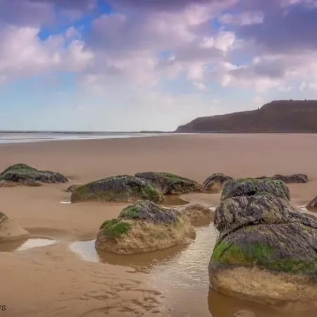 Merchants Quarters - Berkano - Stunning Apartment - Harbour And Sea Views - Free Roof Top Terrace With Sea And Harbour View And Central Location To Beaches Amenities Restaurants And Harbour 斯卡伯勒