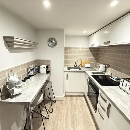 Merchants Quarters - Berkano - Stunning Apartment - Harbour And Sea Views - Free Roof Top Terrace With Sea And Harbour View And Central Location To Beaches Amenities Restaurants And Harbour Scarborough