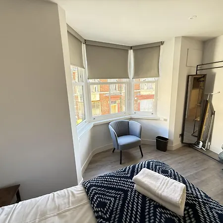 Merchants Quarters - Berkano - Stunning Apartment - Harbour And Sea Views - Free Roof Top Terrace With Sea And Harbour View And Central Location To Beaches Amenities Restaurants And Harbour Scarborough