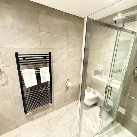 Merchants Quarters - Berkano - Stunning Apartment - Harbour And Sea Views - Free Roof Top Terrace With Sea And Harbour View And Central Location To Beaches Amenities Restaurants And Harbour Hébergement de vacances *